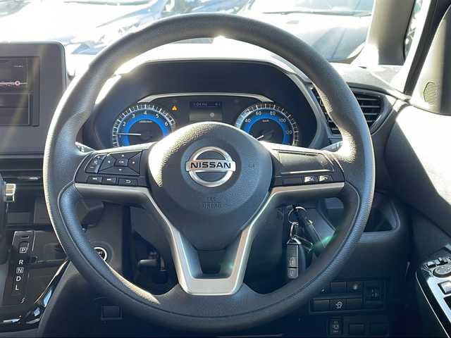 日産 ルークス ハイウェイスター X 長野県 2023(令5)年 1万km ホワイトパール 禁煙車/社外オーディオ（CD/AUX/FM/AM）/・インテリジェントエマージェンシーブレーキ/・踏み間違い衝突防止アシスト/・車線逸脱警報機能/・車線逸脱防止支援システム/・ふらつき警報機能/・標識認識機能/・コーナーセンサー/ETC/ハンズフリー片側電動スライドドア/ドライブレコーダー/シートヒーター/ベンチシート/LEDヘッドライト/フォグランプ/オートライト/スマートキー/Pスタート/電動格納ミラー/純正AWスタッドレス積み込み