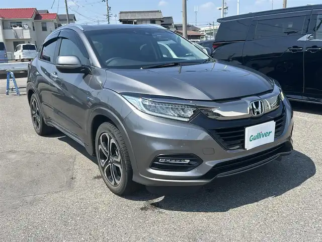 ホンダ ヴェゼル ハイブリッド Z ホンダセンシング 愛知県 2020(令2)年 2.5万km スーパープラチナグレーメタリック Gathers純正ナビ/（フルセグ、Bluetooth、CD/DVD、FM/AM）/レーダークルーズコントロール/ホンダセンシング/衝突軽減ブレーキ/バックカメラ/ETC/シートヒーター/コーナーセンサー/パドルシフト（MTモード）/LEDヘッドライト/ドライブレコーダー/全ドアワンタッチ式パワーウインドウ/プラズマクラスター技術搭載フルオートエアコン(左右独立)/スタッドレスタイヤ付き社外アルミ4本積込