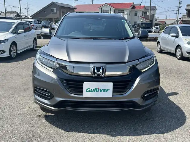 ホンダ ヴェゼル ハイブリッド Z ホンダセンシング 愛知県 2020(令2)年 2.5万km スーパープラチナグレーメタリック Gathers純正ナビ/（フルセグ、Bluetooth、CD/DVD、FM/AM）/レーダークルーズコントロール/ホンダセンシング/衝突軽減ブレーキ/バックカメラ/ETC/シートヒーター/コーナーセンサー/パドルシフト（MTモード）/LEDヘッドライト/ドライブレコーダー/全ドアワンタッチ式パワーウインドウ/プラズマクラスター技術搭載フルオートエアコン(左右独立)/スタッドレスタイヤ付き社外アルミ4本積込