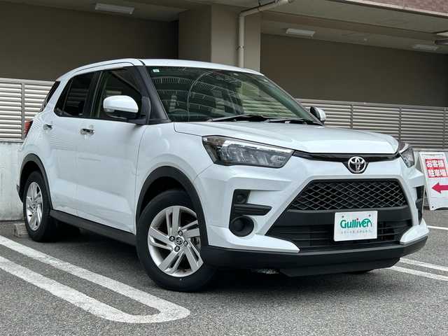 トヨタ ライズ G 大阪府 2023(令5)年 0.7万km シャイニングホワイトパール ワンオーナー/ナビレディパッケージ/パノラミックビュー対応ナビレディパッケージ/・パノラミックビューモニター/・ステアリングスイッチ/（オーディオ/ハンズフリー/パノラミックビュー操作）/BSM（ブラインドスポットモニター）/RCTA（リヤトラフィックアラート）/純正7インチナビ（NSZT-W68T）/・AM/FM/CD/DVD/BTフルセグ/スマートアシスト/・衝突回避支援ブレーキ/・衝突警報機能/・標識認識機能/・先行車発進お知らせ機能/・ブレーキ制御付誤発進抑制機能（前後）/・車線逸脱警報機能/車線逸脱抑制機能/・コーナーセンサー/純正LEDヘッドライト/純正16インチアルミホイール/前後ドライブレコーダー/ETC/保証書/取扱説明書/記録簿R5/R6