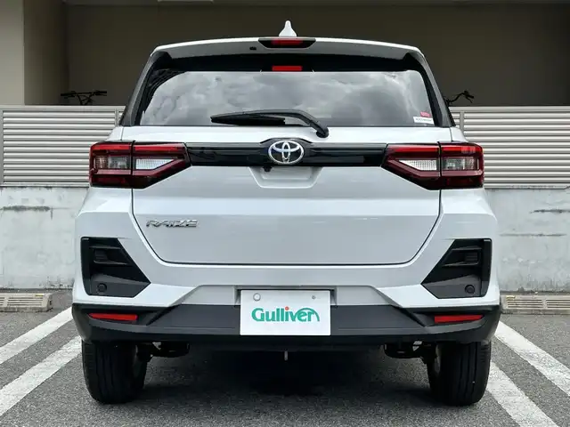 トヨタ ライズ G 大阪府 2023(令5)年 0.7万km シャイニングホワイトパール ワンオーナー/ナビレディパッケージ/パノラミックビュー対応ナビレディパッケージ/・パノラミックビューモニター/・ステアリングスイッチ/（オーディオ/ハンズフリー/パノラミックビュー操作）/BSM（ブラインドスポットモニター）/RCTA（リヤトラフィックアラート）/純正7インチナビ（NSZT-W68T）/・AM/FM/CD/DVD/BTフルセグ/スマートアシスト/・衝突回避支援ブレーキ/・衝突警報機能/・標識認識機能/・先行車発進お知らせ機能/・ブレーキ制御付誤発進抑制機能（前後）/・車線逸脱警報機能/車線逸脱抑制機能/・コーナーセンサー/純正LEDヘッドライト/純正16インチアルミホイール/前後ドライブレコーダー/ETC/保証書/取扱説明書/記録簿R5/R6