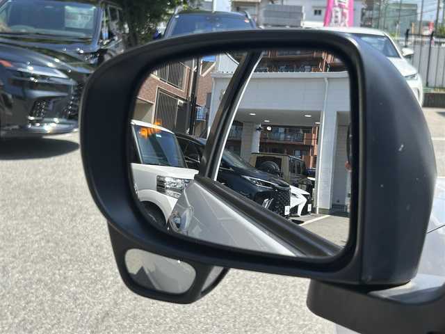 トヨタ ライズ G 大阪府 2023(令5)年 0.7万km シャイニングホワイトパール ワンオーナー/ナビレディパッケージ/パノラミックビュー対応ナビレディパッケージ/・パノラミックビューモニター/・ステアリングスイッチ/（オーディオ/ハンズフリー/パノラミックビュー操作）/BSM（ブラインドスポットモニター）/RCTA（リヤトラフィックアラート）/純正7インチナビ（NSZT-W68T）/・AM/FM/CD/DVD/BTフルセグ/スマートアシスト/・衝突回避支援ブレーキ/・衝突警報機能/・標識認識機能/・先行車発進お知らせ機能/・ブレーキ制御付誤発進抑制機能（前後）/・車線逸脱警報機能/車線逸脱抑制機能/・コーナーセンサー/純正LEDヘッドライト/純正16インチアルミホイール/前後ドライブレコーダー/ETC/保証書/取扱説明書/記録簿R5/R6