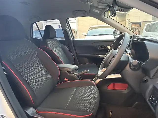 トヨタ ライズ G 大阪府 2023(令5)年 0.7万km シャイニングホワイトパール ワンオーナー/ナビレディパッケージ/パノラミックビュー対応ナビレディパッケージ/・パノラミックビューモニター/・ステアリングスイッチ/（オーディオ/ハンズフリー/パノラミックビュー操作）/BSM（ブラインドスポットモニター）/RCTA（リヤトラフィックアラート）/純正7インチナビ（NSZT-W68T）/・AM/FM/CD/DVD/BTフルセグ/スマートアシスト/・衝突回避支援ブレーキ/・衝突警報機能/・標識認識機能/・先行車発進お知らせ機能/・ブレーキ制御付誤発進抑制機能（前後）/・車線逸脱警報機能/車線逸脱抑制機能/・コーナーセンサー/純正LEDヘッドライト/純正16インチアルミホイール/前後ドライブレコーダー/ETC/保証書/取扱説明書/記録簿R5/R6