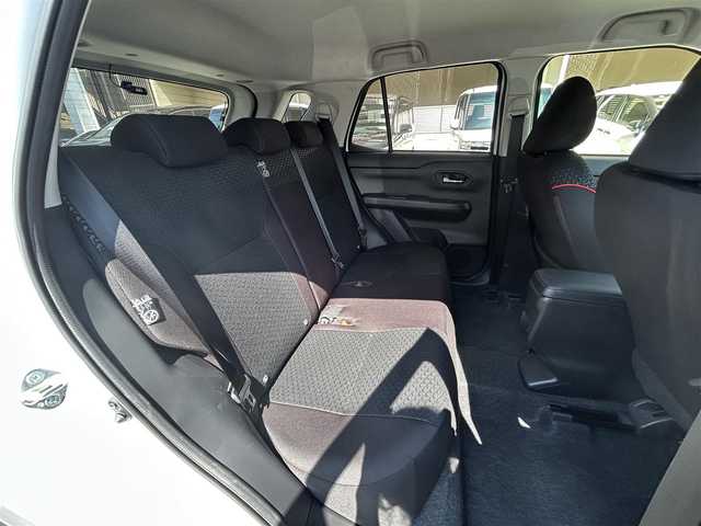 トヨタ ライズ G 大阪府 2023(令5)年 0.7万km シャイニングホワイトパール ワンオーナー/ナビレディパッケージ/パノラミックビュー対応ナビレディパッケージ/・パノラミックビューモニター/・ステアリングスイッチ/（オーディオ/ハンズフリー/パノラミックビュー操作）/BSM（ブラインドスポットモニター）/RCTA（リヤトラフィックアラート）/純正7インチナビ（NSZT-W68T）/・AM/FM/CD/DVD/BTフルセグ/スマートアシスト/・衝突回避支援ブレーキ/・衝突警報機能/・標識認識機能/・先行車発進お知らせ機能/・ブレーキ制御付誤発進抑制機能（前後）/・車線逸脱警報機能/車線逸脱抑制機能/・コーナーセンサー/純正LEDヘッドライト/純正16インチアルミホイール/前後ドライブレコーダー/ETC/保証書/取扱説明書/記録簿R5/R6