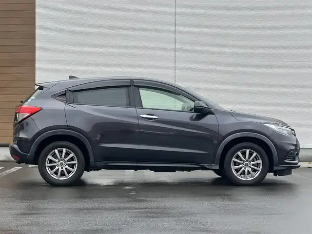 ホンダ ヴェゼル X ホンダセンシング 秋田県 2018(平30)年 8.1万km ルーセブラックM 純正ナビ/衝突軽減システム/フルセグ/４WD/バックカメラ/スマートキー/LEDヘッドライト/純正エンジンスターター/社外アルミ/アイドリングストップ/レーンキープアシスト/クルーズコントロール/前席シートヒーター/ドライブレコーダー/パーキングアシスト/プッシュスタート/純正フロアマット/純正ドアバイザー/ETC/ステアリングスイッチ/寒冷地仕様/オートライト/オートエアコン/パワーステアリング/パワーウィンドウ/横滑り防止/電動格納ウィンカーミラー/保証書/取扱説明書/記録簿