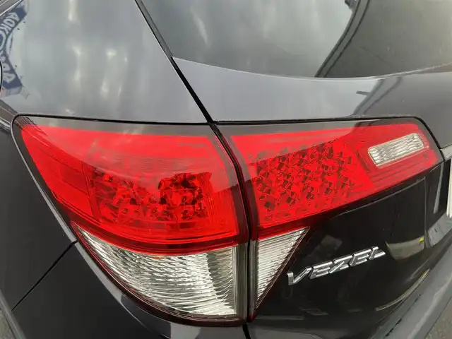 ホンダ ヴェゼル X ホンダセンシング 秋田県 2018(平30)年 8.1万km ルーセブラックM 純正ナビ/衝突軽減システム/フルセグ/４WD/バックカメラ/スマートキー/LEDヘッドライト/純正エンジンスターター/社外アルミ/アイドリングストップ/レーンキープアシスト/クルーズコントロール/前席シートヒーター/ドライブレコーダー/パーキングアシスト/プッシュスタート/純正フロアマット/純正ドアバイザー/ETC/ステアリングスイッチ/寒冷地仕様/オートライト/オートエアコン/パワーステアリング/パワーウィンドウ/横滑り防止/電動格納ウィンカーミラー/保証書/取扱説明書/記録簿