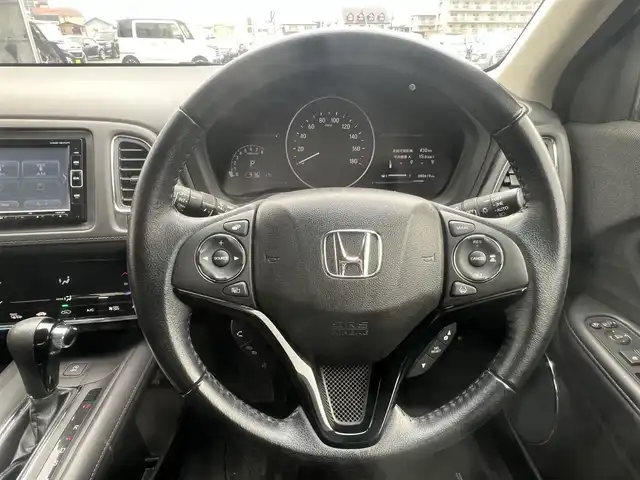 ホンダ ヴェゼル X ホンダセンシング 秋田県 2018(平30)年 8.1万km ルーセブラックM 純正ナビ/衝突軽減システム/フルセグ/４WD/バックカメラ/スマートキー/LEDヘッドライト/純正エンジンスターター/社外アルミ/アイドリングストップ/レーンキープアシスト/クルーズコントロール/前席シートヒーター/ドライブレコーダー/パーキングアシスト/プッシュスタート/純正フロアマット/純正ドアバイザー/ETC/ステアリングスイッチ/寒冷地仕様/オートライト/オートエアコン/パワーステアリング/パワーウィンドウ/横滑り防止/電動格納ウィンカーミラー/保証書/取扱説明書/記録簿