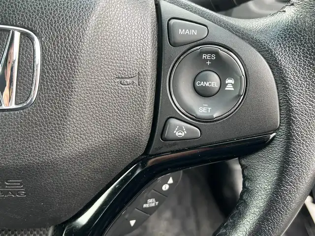 ホンダ ヴェゼル X ホンダセンシング 秋田県 2018(平30)年 8.1万km ルーセブラックM 純正ナビ/衝突軽減システム/フルセグ/４WD/バックカメラ/スマートキー/LEDヘッドライト/純正エンジンスターター/社外アルミ/アイドリングストップ/レーンキープアシスト/クルーズコントロール/前席シートヒーター/ドライブレコーダー/パーキングアシスト/プッシュスタート/純正フロアマット/純正ドアバイザー/ETC/ステアリングスイッチ/寒冷地仕様/オートライト/オートエアコン/パワーステアリング/パワーウィンドウ/横滑り防止/電動格納ウィンカーミラー/保証書/取扱説明書/記録簿