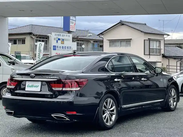 レクサス ＬＳ 600hL エグゼクティブP 熊本県 2012(平24)年 14.4万km スターライトブラックガラスフレーク サンルーフ/リヤエンターテイメント/マークレビンソン/純正ナビ/【フルセグ/Bluetooth/CD/DVD/ラジオ】/バックカメラ/レーダークルーズコントロール/レーンキープアシスト/ブラインドスポットモニター/プリクラッシュセーフティ/クリアランスソナー/黒革シート/全席パワーシート/シートヒーター/エアーシート/ステアリングヒーター/ビルトインETC/純正18インチAW/オートライト/オートハイビーム/LEDヘッドライト/リヤシェード/AC100V/保証書/取扱説明書