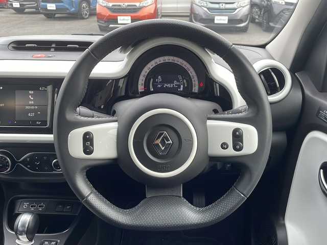 ルノー ルノー トゥインゴ インテンス 静岡県 2021(令3)年 2.5万km 白 ワンオーナー/ディスプレイオーディオ/Bluetooth/バックカメラ/ETC/純正アルミホイール/リヤスポイラー/どtライブレコーダー/黒シートカバー/USB2口/本革ステアリング/アイドリングストップ/クルーズコントロール/キーレス/スペアキー有り/保証書/取扱説明書