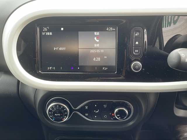 ルノー ルノー トゥインゴ インテンス 静岡県 2021(令3)年 2.5万km 白 ワンオーナー/ディスプレイオーディオ/Bluetooth/バックカメラ/ETC/純正アルミホイール/リヤスポイラー/どtライブレコーダー/黒シートカバー/USB2口/本革ステアリング/アイドリングストップ/クルーズコントロール/キーレス/スペアキー有り/保証書/取扱説明書