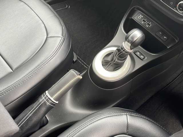 ルノー ルノー トゥインゴ インテンス 静岡県 2021(令3)年 2.5万km 白 ワンオーナー/ディスプレイオーディオ/Bluetooth/バックカメラ/ETC/純正アルミホイール/リヤスポイラー/どtライブレコーダー/黒シートカバー/USB2口/本革ステアリング/アイドリングストップ/クルーズコントロール/キーレス/スペアキー有り/保証書/取扱説明書