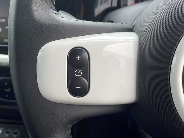 ルノー ルノー トゥインゴ インテンス 静岡県 2021(令3)年 2.5万km 白 ワンオーナー/ディスプレイオーディオ/Bluetooth/バックカメラ/ETC/純正アルミホイール/リヤスポイラー/どtライブレコーダー/黒シートカバー/USB2口/本革ステアリング/アイドリングストップ/クルーズコントロール/キーレス/スペアキー有り/保証書/取扱説明書