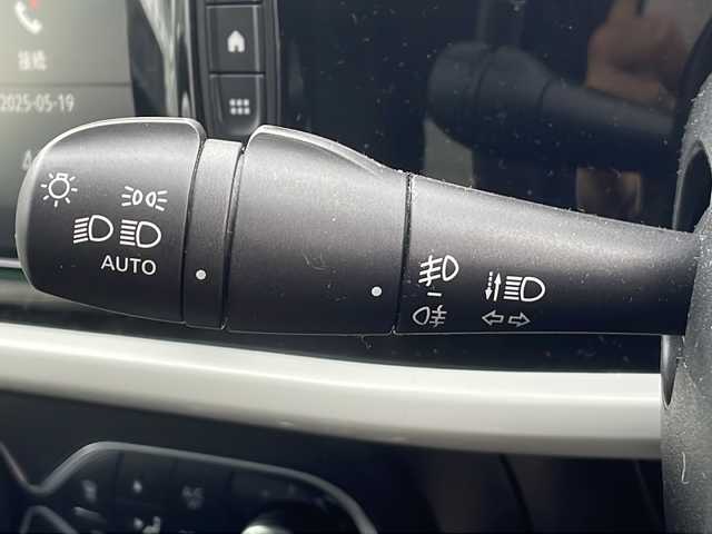 ルノー ルノー トゥインゴ インテンス 静岡県 2021(令3)年 2.5万km 白 ワンオーナー/ディスプレイオーディオ/Bluetooth/バックカメラ/ETC/純正アルミホイール/リヤスポイラー/どtライブレコーダー/黒シートカバー/USB2口/本革ステアリング/アイドリングストップ/クルーズコントロール/キーレス/スペアキー有り/保証書/取扱説明書