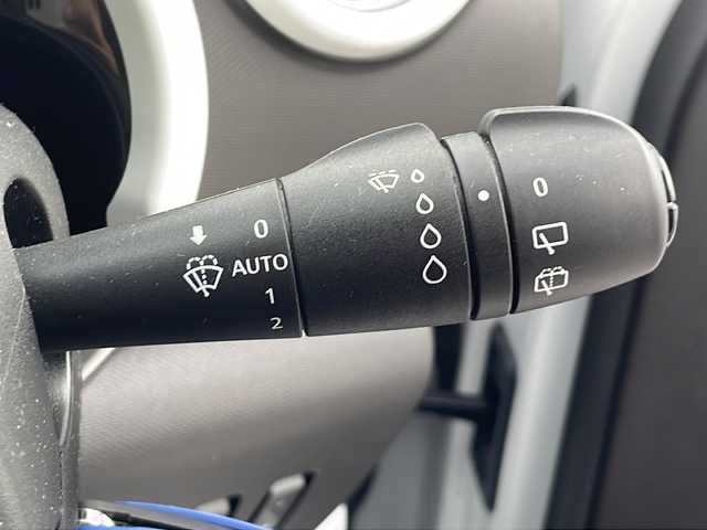 ルノー ルノー トゥインゴ インテンス 静岡県 2021(令3)年 2.5万km 白 ワンオーナー/ディスプレイオーディオ/Bluetooth/バックカメラ/ETC/純正アルミホイール/リヤスポイラー/どtライブレコーダー/黒シートカバー/USB2口/本革ステアリング/アイドリングストップ/クルーズコントロール/キーレス/スペアキー有り/保証書/取扱説明書