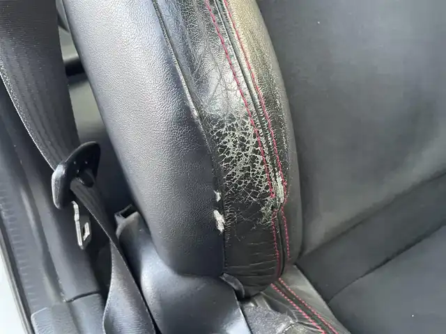 トヨタ ８６ GT リミテッド 大阪府 2013(平25)年 12.4万km サテンホワイトパール (株)IDOMが運営する【じしゃロン東大阪店】の自社ローン専用車両になりますこちらは現金またはオートローンご利用時の価格です。自社ローンご希望の方は別途その旨お申付け下さい/TRD製エアロ/TRD製4本出しマフラー/社外17インチアルミ/純正ナビ【NSZT-W62G】/バックカメラ/パドルシフト/オートライト/HIDヘッドライト/ドライブレコーダー　/ＥＴＣ/スマートキー＆プッシュスタート/取説＆保証書/スペアスマートキー