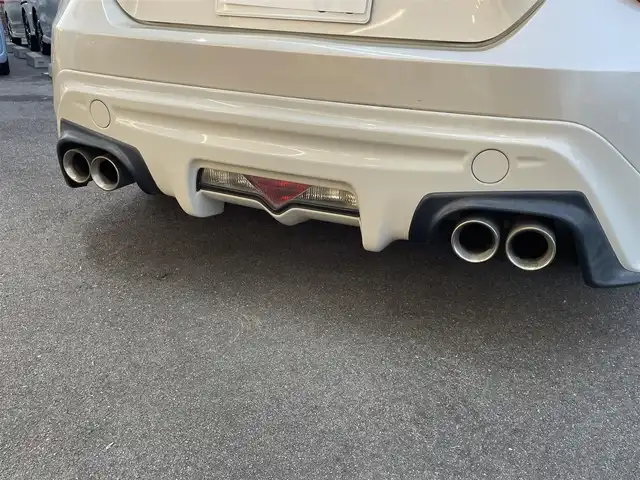 トヨタ ８６ GT リミテッド 大阪府 2013(平25)年 12.4万km サテンホワイトパール (株)IDOMが運営する【じしゃロン東大阪店】の自社ローン専用車両になりますこちらは現金またはオートローンご利用時の価格です。自社ローンご希望の方は別途その旨お申付け下さい/TRD製エアロ/TRD製4本出しマフラー/社外17インチアルミ/純正ナビ【NSZT-W62G】/バックカメラ/パドルシフト/オートライト/HIDヘッドライト/ドライブレコーダー　/ＥＴＣ/スマートキー＆プッシュスタート/取説＆保証書/スペアスマートキー