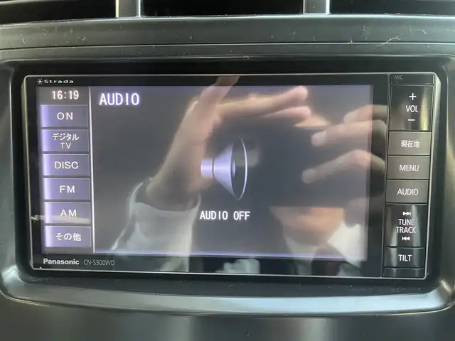 トヨタ プリウス α G 愛知県 2012(平24)年 8.1万km スーパーホワイトⅡ 社外ナビ/(フルセグ/CD/DVD/AM/FM/Bluetooth/USB)/バックカメラ/クルーズコントロール/ビルトインETC/社外前後ドラレコ/純正フロアマット/純正AW16インチ/オートLEDライト/電動格納ミラー/スマートキー×2