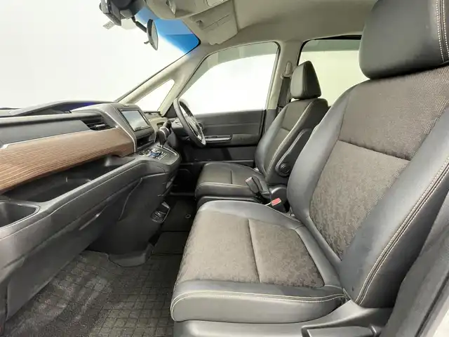 ホンダ フリード クロスター ホンダセンシング 熊本県 2020(令2)年 3万km プラチナホワイトパール 純正ナビ【VXM-204VFi】/・(CD/DVD/フルセグ/BT/SD/USB)/バックカメラ/社外前後ドライブレコーダー/ビルトインETC/両側パワースライドドア/ホンダセンシング/・アダプティブクルーズコントロール/・衝突軽減ブレーキ/・誤発進制御機能/・後方誤発進抑制機能/・近距離衝突軽減ブレーキ/・歩行者事故低減ステアリング/・路外逸脱制御機能/・車線維持支援システム/横滑り防止/アイドリングストップ/純正15インチアルミホイール/革巻きステアリング/ステアリングスイッチ/ハーフレザーシート/ルーフレール/オートライト/LEDヘッドライト/フォグライト/スマートキー/プッシュスタート/スペアキー1本/保証書/取扱説明書
