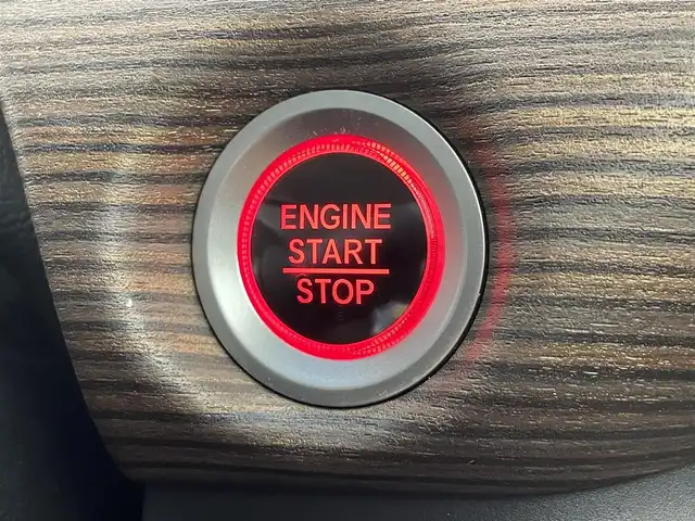 ホンダ フリード クロスター ホンダセンシング 熊本県 2020(令2)年 3万km プラチナホワイトパール 純正ナビ【VXM-204VFi】/・(CD/DVD/フルセグ/BT/SD/USB)/バックカメラ/社外前後ドライブレコーダー/ビルトインETC/両側パワースライドドア/ホンダセンシング/・アダプティブクルーズコントロール/・衝突軽減ブレーキ/・誤発進制御機能/・後方誤発進抑制機能/・近距離衝突軽減ブレーキ/・歩行者事故低減ステアリング/・路外逸脱制御機能/・車線維持支援システム/横滑り防止/アイドリングストップ/純正15インチアルミホイール/革巻きステアリング/ステアリングスイッチ/ハーフレザーシート/ルーフレール/オートライト/LEDヘッドライト/フォグライト/スマートキー/プッシュスタート/スペアキー1本/保証書/取扱説明書