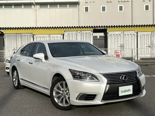 レクサス ＬＳ 460 バージョンC Iパッケージ 島根県 2013(平25)年 6.2万km ホワイトパールクリスタルシャイン /純正メーカーオプションナビ//フルセグTV/CD/DVD/BT/USB/AUX//LEXUSプレミアムサウンドシステム//ブラインドスポットモニター//前方ドライブレコーダー//バックカメラ//ビルトインETC//マルチインフォメーションディスプレイ//リモートタッチ//ドライブモードセレクトスイッチ//スノーモードスイッチ//車高選択スイッチ//電動パーキングブレーキ//オートホールド//クルーズコントロール//コーナーセンサー//横滑り防止装置//MTモード付AT//プッシュスタート//純正18インチアルミホイール//純正フロアマット//純正オートHIDヘッドライト//フロントフォグランプ/オートハイビーム//オートリトラクタブルミラー//自動防眩ミラー//電動トランクリッド//レザーシート//シートメモリー(D/N)//パワーシート(D/N)//エアシート(D/N)//シートヒーター(D/N)//オットマン(N)//ウッドコンビステアリング//ステアリングスイッチ//ステアリングヒーター//アナログ時計//リヤサンシェード//スペアタイヤ//nanoe//スマートキー×2/カードキー×1//保証書/取扱説明書/ナビ説明書//ディーラー記録簿(H25.26.27.28.29.30.31.R1.3.4.6)