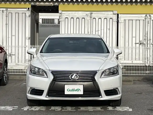 レクサス ＬＳ 460 バージョンC Iパッケージ 島根県 2013(平25)年 6.2万km ホワイトパールクリスタルシャイン /純正メーカーオプションナビ//フルセグTV/CD/DVD/BT/USB/AUX//LEXUSプレミアムサウンドシステム//ブラインドスポットモニター//前方ドライブレコーダー//バックカメラ//ビルトインETC//マルチインフォメーションディスプレイ//リモートタッチ//ドライブモードセレクトスイッチ//スノーモードスイッチ//車高選択スイッチ//電動パーキングブレーキ//オートホールド//クルーズコントロール//コーナーセンサー//横滑り防止装置//MTモード付AT//プッシュスタート//純正18インチアルミホイール//純正フロアマット//純正オートHIDヘッドライト//フロントフォグランプ/オートハイビーム//オートリトラクタブルミラー//自動防眩ミラー//電動トランクリッド//レザーシート//シートメモリー(D/N)//パワーシート(D/N)//エアシート(D/N)//シートヒーター(D/N)//オットマン(N)//ウッドコンビステアリング//ステアリングスイッチ//ステアリングヒーター//アナログ時計//リヤサンシェード//スペアタイヤ//nanoe//スマートキー×2/カードキー×1//保証書/取扱説明書/ナビ説明書//ディーラー記録簿(H25.26.27.28.29.30.31.R1.3.4.6)