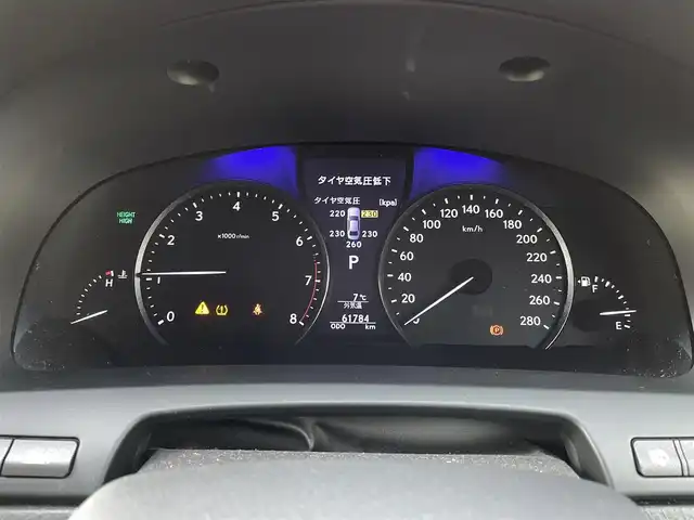 レクサス ＬＳ 460 バージョンC Iパッケージ 島根県 2013(平25)年 6.2万km ホワイトパールクリスタルシャイン /純正メーカーオプションナビ//フルセグTV/CD/DVD/BT/USB/AUX//LEXUSプレミアムサウンドシステム//ブラインドスポットモニター//前方ドライブレコーダー//バックカメラ//ビルトインETC//マルチインフォメーションディスプレイ//リモートタッチ//ドライブモードセレクトスイッチ//スノーモードスイッチ//車高選択スイッチ//電動パーキングブレーキ//オートホールド//クルーズコントロール//コーナーセンサー//横滑り防止装置//MTモード付AT//プッシュスタート//純正18インチアルミホイール//純正フロアマット//純正オートHIDヘッドライト//フロントフォグランプ/オートハイビーム//オートリトラクタブルミラー//自動防眩ミラー//電動トランクリッド//レザーシート//シートメモリー(D/N)//パワーシート(D/N)//エアシート(D/N)//シートヒーター(D/N)//オットマン(N)//ウッドコンビステアリング//ステアリングスイッチ//ステアリングヒーター//アナログ時計//リヤサンシェード//スペアタイヤ//nanoe//スマートキー×2/カードキー×1//保証書/取扱説明書/ナビ説明書//ディーラー記録簿(H25.26.27.28.29.30.31.R1.3.4.6)