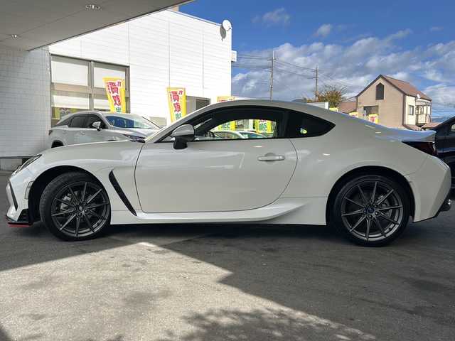 スバル ＢＲＺ S 京都府 2023(令5)年 1.2万km クリスタルホワイトP ワンオーナー /STIフロントエアロ /カロッツェリア純正SDナビ(AVIC-CQ912)/フルセグ /CD/DVD再生機能/Bluetooth/USB入力端子/AUX/禁煙 /バックカメラ /LEDヘッドライト /オートライト/ハーフレザー /前席シートヒーター /前方ドライブレコーダー /純正AW18インチ /衝突軽減/レーダークルーズコントロール/Wエアバッグ/カーテンエアバッグ