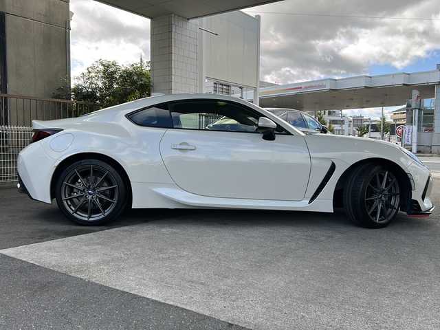 スバル ＢＲＺ S 京都府 2023(令5)年 1.2万km クリスタルホワイトP ワンオーナー /STIフロントエアロ /カロッツェリア純正SDナビ(AVIC-CQ912)/フルセグ /CD/DVD再生機能/Bluetooth/USB入力端子/AUX/禁煙 /バックカメラ /LEDヘッドライト /オートライト/ハーフレザー /前席シートヒーター /前方ドライブレコーダー /純正AW18インチ /衝突軽減/レーダークルーズコントロール/Wエアバッグ/カーテンエアバッグ