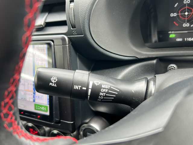 スバル ＢＲＺ S 京都府 2023(令5)年 1.2万km クリスタルホワイトP ワンオーナー /STIフロントエアロ /カロッツェリア純正SDナビ(AVIC-CQ912)/フルセグ /CD/DVD再生機能/Bluetooth/USB入力端子/AUX/禁煙 /バックカメラ /LEDヘッドライト /オートライト/ハーフレザー /前席シートヒーター /前方ドライブレコーダー /純正AW18インチ /衝突軽減/レーダークルーズコントロール/Wエアバッグ/カーテンエアバッグ