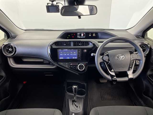 トヨタ アクア S 群馬県 2021(令3)年 2.6万km ダークブルーマイカ 禁煙車　セーフティセンス　純正７インチナビ　パノラミックビューモニター　ＬＥＤライト　ヘッドライトレベライザー　クリアランスソナー　ステアリングリモコン　スマートキー　ETC　ドライブレコーダー