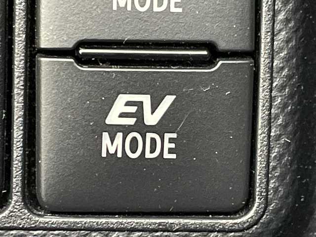 トヨタ アクア S 群馬県 2021(令3)年 2.6万km ダークブルーマイカ 禁煙車　セーフティセンス　純正７インチナビ　パノラミックビューモニター　ＬＥＤライト　ヘッドライトレベライザー　クリアランスソナー　ステアリングリモコン　スマートキー　ETC　ドライブレコーダー