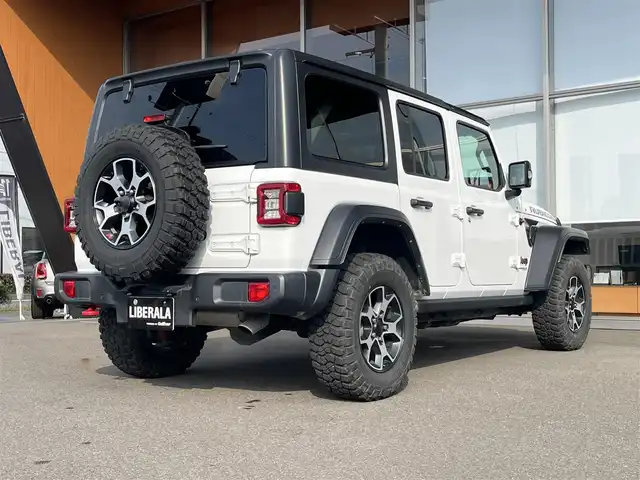 クライスラー・ジープ ジープ ラングラー アンリミテッド ルビコン 岐阜県 2021(令3)年 1.9万km ブライトホワイト オーディオナビゲーションシステム（Uconnect）/地デジテレビチューナー/Bluetooth/AppleCarPlay/Android Auto/バックカメラ/サブウーハー付きアルパインプレミアムスピーカー/Bestopサンライダーオープントップ/（純正ハードトップ有）/アダプティブクルーズコントロール/ブラインドスポットモニター/フロント、リアパークアシスト/前面衝突警報/RUBICONレザーシート/フロントシートヒーター/ヒーテッドステアリング/LEDヘッドライト/オートハイビーム