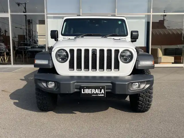 クライスラー・ジープ ジープ ラングラー アンリミテッド ルビコン 岐阜県 2021(令3)年 1.9万km ブライトホワイト オーディオナビゲーションシステム（Uconnect）/地デジテレビチューナー/Bluetooth/AppleCarPlay/Android Auto/バックカメラ/サブウーハー付きアルパインプレミアムスピーカー/Bestopサンライダーオープントップ/（純正ハードトップ有）/アダプティブクルーズコントロール/ブラインドスポットモニター/フロント、リアパークアシスト/前面衝突警報/RUBICONレザーシート/フロントシートヒーター/ヒーテッドステアリング/LEDヘッドライト/オートハイビーム