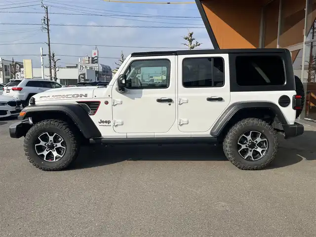 クライスラー・ジープ ジープ ラングラー アンリミテッド ルビコン 岐阜県 2021(令3)年 1.9万km ブライトホワイト オーディオナビゲーションシステム（Uconnect）/地デジテレビチューナー/Bluetooth/AppleCarPlay/Android Auto/バックカメラ/サブウーハー付きアルパインプレミアムスピーカー/Bestopサンライダーオープントップ/（純正ハードトップ有）/アダプティブクルーズコントロール/ブラインドスポットモニター/フロント、リアパークアシスト/前面衝突警報/RUBICONレザーシート/フロントシートヒーター/ヒーテッドステアリング/LEDヘッドライト/オートハイビーム
