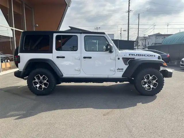 クライスラー・ジープ ジープ ラングラー アンリミテッド ルビコン 岐阜県 2021(令3)年 1.9万km ブライトホワイト オーディオナビゲーションシステム（Uconnect）/地デジテレビチューナー/Bluetooth/AppleCarPlay/Android Auto/バックカメラ/サブウーハー付きアルパインプレミアムスピーカー/Bestopサンライダーオープントップ/（純正ハードトップ有）/アダプティブクルーズコントロール/ブラインドスポットモニター/フロント、リアパークアシスト/前面衝突警報/RUBICONレザーシート/フロントシートヒーター/ヒーテッドステアリング/LEDヘッドライト/オートハイビーム