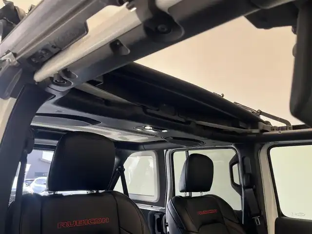 クライスラー・ジープ ジープ ラングラー アンリミテッド ルビコン 岐阜県 2021(令3)年 1.9万km ブライトホワイト オーディオナビゲーションシステム（Uconnect）/地デジテレビチューナー/Bluetooth/AppleCarPlay/Android Auto/バックカメラ/サブウーハー付きアルパインプレミアムスピーカー/Bestopサンライダーオープントップ/（純正ハードトップ有）/アダプティブクルーズコントロール/ブラインドスポットモニター/フロント、リアパークアシスト/前面衝突警報/RUBICONレザーシート/フロントシートヒーター/ヒーテッドステアリング/LEDヘッドライト/オートハイビーム