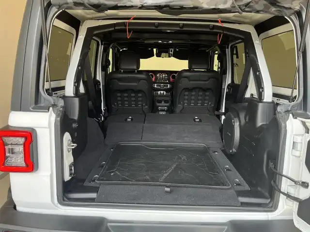 クライスラー・ジープ ジープ ラングラー アンリミテッド ルビコン 岐阜県 2021(令3)年 1.9万km ブライトホワイト オーディオナビゲーションシステム（Uconnect）/地デジテレビチューナー/Bluetooth/AppleCarPlay/Android Auto/バックカメラ/サブウーハー付きアルパインプレミアムスピーカー/Bestopサンライダーオープントップ/（純正ハードトップ有）/アダプティブクルーズコントロール/ブラインドスポットモニター/フロント、リアパークアシスト/前面衝突警報/RUBICONレザーシート/フロントシートヒーター/ヒーテッドステアリング/LEDヘッドライト/オートハイビーム