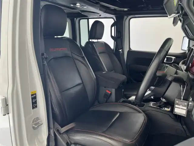 クライスラー・ジープ ジープ ラングラー アンリミテッド ルビコン 岐阜県 2021(令3)年 1.9万km ブライトホワイト オーディオナビゲーションシステム（Uconnect）/地デジテレビチューナー/Bluetooth/AppleCarPlay/Android Auto/バックカメラ/サブウーハー付きアルパインプレミアムスピーカー/Bestopサンライダーオープントップ/（純正ハードトップ有）/アダプティブクルーズコントロール/ブラインドスポットモニター/フロント、リアパークアシスト/前面衝突警報/RUBICONレザーシート/フロントシートヒーター/ヒーテッドステアリング/LEDヘッドライト/オートハイビーム