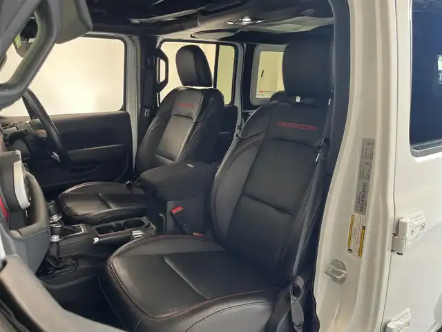 クライスラー・ジープ ジープ ラングラー アンリミテッド ルビコン 岐阜県 2021(令3)年 1.9万km ブライトホワイト オーディオナビゲーションシステム（Uconnect）/地デジテレビチューナー/Bluetooth/AppleCarPlay/Android Auto/バックカメラ/サブウーハー付きアルパインプレミアムスピーカー/Bestopサンライダーオープントップ/（純正ハードトップ有）/アダプティブクルーズコントロール/ブラインドスポットモニター/フロント、リアパークアシスト/前面衝突警報/RUBICONレザーシート/フロントシートヒーター/ヒーテッドステアリング/LEDヘッドライト/オートハイビーム