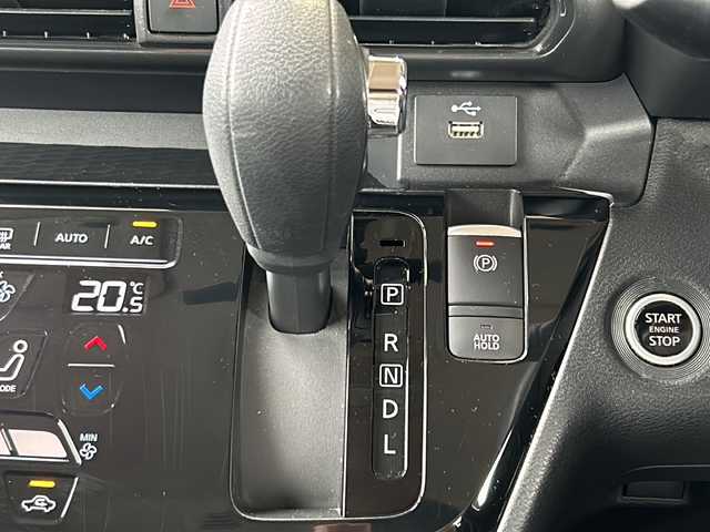 日産 ルークス ハイウェイスター X 静岡県 2020(令2)年 6.2万km フローズンバニラパール 純正ナビ/・アラウンドビューモニター/・Bluetooth/・CD/DVD/・フルセグTV/・USB/・AUX/主要装備/・プッシュスタート/・両側パワースライドドア/・ドライブレコーダー/・純正14インチＡＷ/・純正フロアマット/・リヤシーリングファン/・後席サンシェード/・アイドリングストップ/・スマートキー/・スペアキー/・LEDヘッドライト/・カーテンエアバッグ/安全装備/・プロパイロット/・エマージェンシーブレーキ/・車線逸脱防止システム/・先行車発進お知らせ機能/・速度標識認識システム/・交通標識認識システム/・前後ソナー/・ふらつき警報