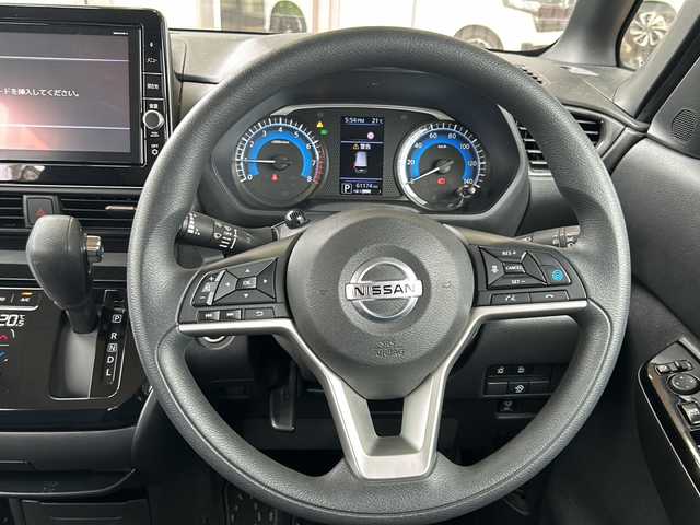 日産 ルークス ハイウェイスター X 静岡県 2020(令2)年 6.2万km フローズンバニラパール 純正ナビ/・アラウンドビューモニター/・Bluetooth/・CD/DVD/・フルセグTV/・USB/・AUX/主要装備/・プッシュスタート/・両側パワースライドドア/・ドライブレコーダー/・純正14インチＡＷ/・純正フロアマット/・リヤシーリングファン/・後席サンシェード/・アイドリングストップ/・スマートキー/・スペアキー/・LEDヘッドライト/・カーテンエアバッグ/安全装備/・プロパイロット/・エマージェンシーブレーキ/・車線逸脱防止システム/・先行車発進お知らせ機能/・速度標識認識システム/・交通標識認識システム/・前後ソナー/・ふらつき警報