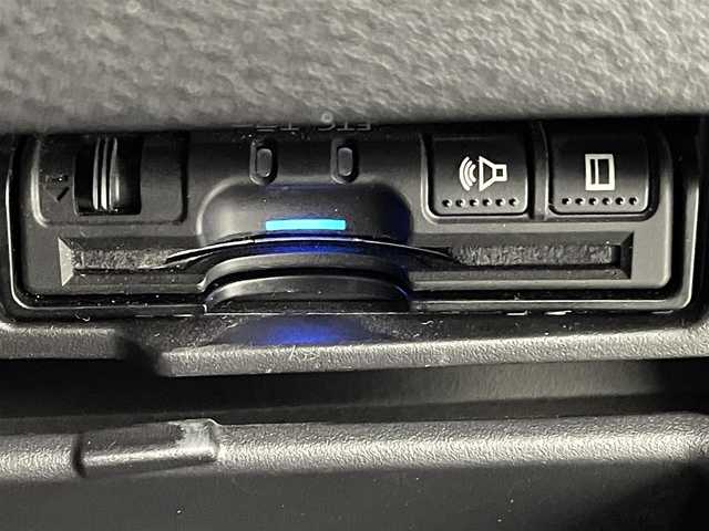 日産 セレナ ハイウェイスター Vセレクション 熊本県 2017(平29)年 6.5万km ダイヤモンドブラック 純正9インチワイドSDナビ/型番：MM517D-L/【フルセグTV/Bluetooth/CD/DVD/FM/AM】/純正フリップダウンモニター/アラウンドビューモニター/バックカメラ/ビルトインＥＴＣ/インテリジェントパーキングアシスト/両側パワースライドドア/ステアリングスイッチ/エマージェンシーブレーキ/クルーズコントロール/前後コーナーセンサー/アイドリングストップ/標識認識機能/ふらつき警報機能/横滑り防止/社外フロアマット/純正１６インチAW/オートライト/LEDヘッドライト/フォグライト/プッシュスタート/スマートキー/スペアキー1本/取扱説明書