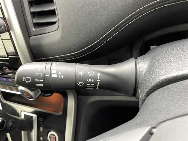 日産 セレナ ハイウェイスター Vセレクション 熊本県 2017(平29)年 6.5万km ダイヤモンドブラック 純正9インチワイドSDナビ/型番：MM517D-L/【フルセグTV/Bluetooth/CD/DVD/FM/AM】/純正フリップダウンモニター/アラウンドビューモニター/バックカメラ/ビルトインＥＴＣ/インテリジェントパーキングアシスト/両側パワースライドドア/ステアリングスイッチ/エマージェンシーブレーキ/クルーズコントロール/前後コーナーセンサー/アイドリングストップ/標識認識機能/ふらつき警報機能/横滑り防止/社外フロアマット/純正１６インチAW/オートライト/LEDヘッドライト/フォグライト/プッシュスタート/スマートキー/スペアキー1本/取扱説明書