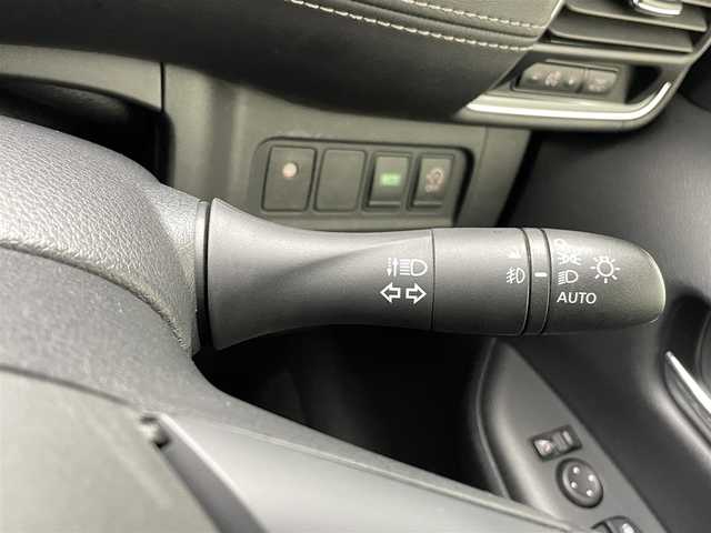 日産 セレナ ハイウェイスター Vセレクション 熊本県 2017(平29)年 6.5万km ダイヤモンドブラック 純正9インチワイドSDナビ/型番：MM517D-L/【フルセグTV/Bluetooth/CD/DVD/FM/AM】/純正フリップダウンモニター/アラウンドビューモニター/バックカメラ/ビルトインＥＴＣ/インテリジェントパーキングアシスト/両側パワースライドドア/ステアリングスイッチ/エマージェンシーブレーキ/クルーズコントロール/前後コーナーセンサー/アイドリングストップ/標識認識機能/ふらつき警報機能/横滑り防止/社外フロアマット/純正１６インチAW/オートライト/LEDヘッドライト/フォグライト/プッシュスタート/スマートキー/スペアキー1本/取扱説明書