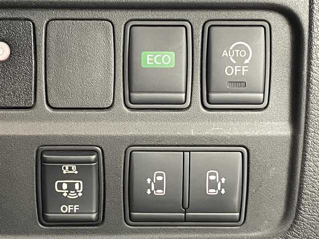 日産 セレナ ハイウェイスター Vセレクション 熊本県 2017(平29)年 6.5万km ダイヤモンドブラック 純正9インチワイドSDナビ/型番：MM517D-L/【フルセグTV/Bluetooth/CD/DVD/FM/AM】/純正フリップダウンモニター/アラウンドビューモニター/バックカメラ/ビルトインＥＴＣ/インテリジェントパーキングアシスト/両側パワースライドドア/ステアリングスイッチ/エマージェンシーブレーキ/クルーズコントロール/前後コーナーセンサー/アイドリングストップ/標識認識機能/ふらつき警報機能/横滑り防止/社外フロアマット/純正１６インチAW/オートライト/LEDヘッドライト/フォグライト/プッシュスタート/スマートキー/スペアキー1本/取扱説明書