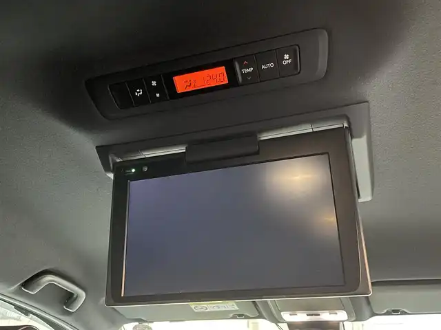 トヨタ ヴォクシー ZS 煌Ⅲ 福岡県 2021(令3)年 5.3万km ホワイトパールクリスタルシャイン 7人乗り/モデリスタエアロ【フロント・リア】/純正12.1インチフリップダウンモニター/純正リモートスターター(スマートキー一体型)×１/黒ハーフレザーシート/純正１０インチSDナビ【NSZN-Z68T】/(HDMI/AM/FM/Bluetooth/CD/DVD/フルセグTV】/バックカメラ/ビルトインETC/オートライト/Toyota Safety Sense/・PCS(プリクラッシュセーフティ)/・LDA(レーンディパーチャーアラート)/・オートマチックハイビーム/・先行車発進告知機能/PKSB(パーキングサポートブレーキ)/クルーズコントロール/クリアランスソナー/コーナーセンサー/アイドリングストップ/盗難防止装置/横滑り防止機能/社外前後ドライブレコーダーCOMTEC【DC-DR652】/USB充電ソケット/電格ウィンカーミラー/プッシュスタート/純正フロアマット/純正１６インチアルミホイール/ステアリングスイッチ/ISOFIX/フロントフォグランプ/ドアバイザー/ドラレコ取扱説明書/取扱説明書/保証書
