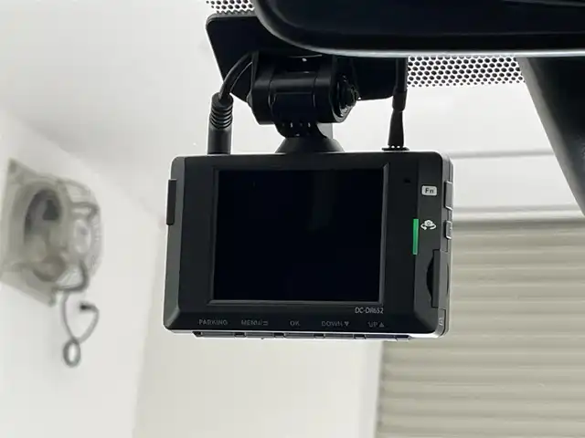 トヨタ ヴォクシー ZS 煌Ⅲ 愛知県 2021(令3)年 5.3万km ホワイトパールクリスタルシャイン 7人乗り/モデリスタエアロ　（フロント/リア）/純正12.1インチフリップダウンモニター/黒ハーフレザーシート/純正10インチSDナビ【NSZN-Z68T】/(HDMI/AM/FM/Bluetooth/CD/DVD/フルセグTV)/バックカメラ/ビルトインETC/オートライト/Toyota Safety Sense/・PCS(プリクラッシュセーフティ)/・LDA(レーンディパーチャーアラート)/・オートマチックハイビーム/・先行車発進告知機能/PKSB(パーキングサポートブレーキ)/クルーズコントロール/クリアランスソナー/コーナーセンサー/アイドリングストップ/盗難防止装置/横滑り防止機能/社外前後ドライブレコーダーCOMTEC【DC-DR652】/USB充電ソケット/電格ウィンカーミラー/プッシュスタート/純正フロアマット/純正16インチアルミホイール/ステアリングスイッチ/ISOFIX/フロントフォグランプ/ドアバイザー