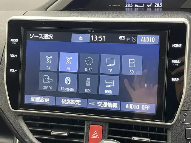 トヨタ ヴォクシー ZS 煌Ⅲ 愛知県 2021(令3)年 5.3万km ホワイトパールクリスタルシャイン 7人乗り/モデリスタエアロ　（フロント/リア）/純正12.1インチフリップダウンモニター/黒ハーフレザーシート/純正10インチSDナビ【NSZN-Z68T】/(HDMI/AM/FM/Bluetooth/CD/DVD/フルセグTV)/バックカメラ/ビルトインETC/オートライト/Toyota Safety Sense/・PCS(プリクラッシュセーフティ)/・LDA(レーンディパーチャーアラート)/・オートマチックハイビーム/・先行車発進告知機能/PKSB(パーキングサポートブレーキ)/クルーズコントロール/クリアランスソナー/コーナーセンサー/アイドリングストップ/盗難防止装置/横滑り防止機能/社外前後ドライブレコーダーCOMTEC【DC-DR652】/USB充電ソケット/電格ウィンカーミラー/プッシュスタート/純正フロアマット/純正16インチアルミホイール/ステアリングスイッチ/ISOFIX/フロントフォグランプ/ドアバイザー