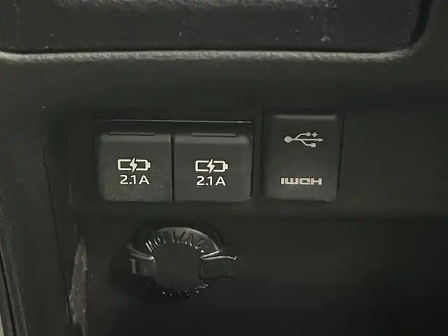 トヨタ ヴォクシー ZS 煌Ⅲ 愛知県 2021(令3)年 5.3万km ホワイトパールクリスタルシャイン 7人乗り/モデリスタエアロ　（フロント/リア）/純正12.1インチフリップダウンモニター/黒ハーフレザーシート/純正10インチSDナビ【NSZN-Z68T】/(HDMI/AM/FM/Bluetooth/CD/DVD/フルセグTV)/バックカメラ/ビルトインETC/オートライト/Toyota Safety Sense/・PCS(プリクラッシュセーフティ)/・LDA(レーンディパーチャーアラート)/・オートマチックハイビーム/・先行車発進告知機能/PKSB(パーキングサポートブレーキ)/クルーズコントロール/クリアランスソナー/コーナーセンサー/アイドリングストップ/盗難防止装置/横滑り防止機能/社外前後ドライブレコーダーCOMTEC【DC-DR652】/USB充電ソケット/電格ウィンカーミラー/プッシュスタート/純正フロアマット/純正16インチアルミホイール/ステアリングスイッチ/ISOFIX/フロントフォグランプ/ドアバイザー